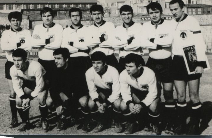 1970-71 — Mağaza vitrini yansıması